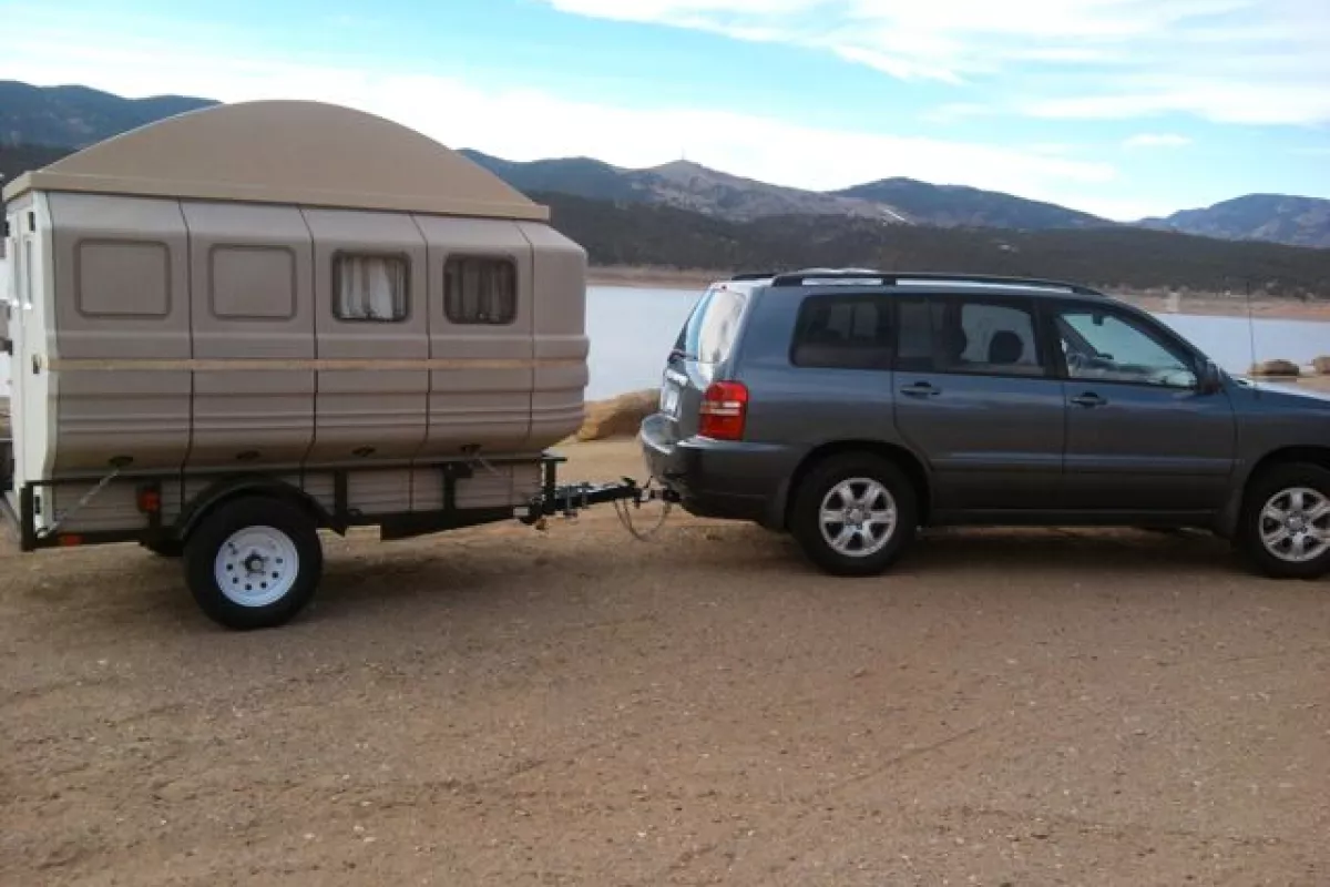 Teal met its goal of designing a camper that weighs less than 1,000 pounds (454 kg)