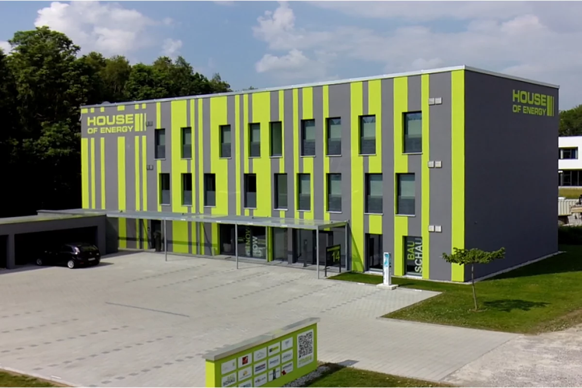 The House of Energy generates 103 kWh / sq m (9.6 kWh / sq ft) of energy a year and uses just 21 kWh / sq m (2 kWh / sq ft) of renewable primary energy annually