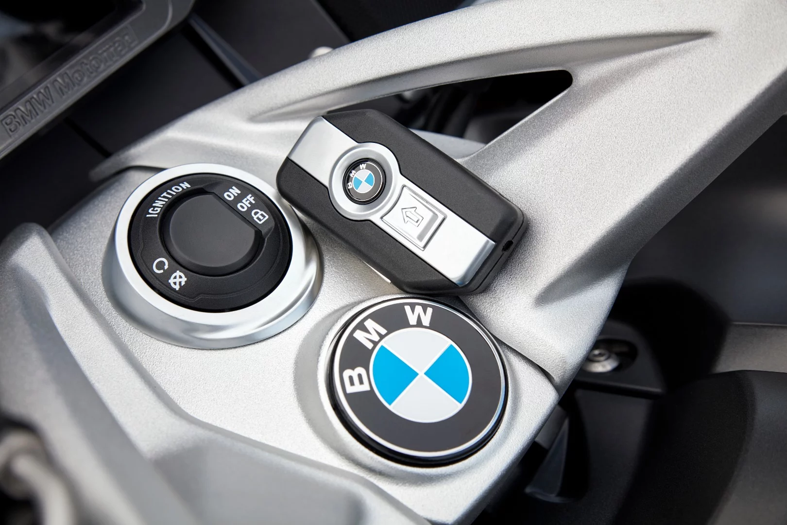 2017 BMW K1600GT: keyless ignition and central locking