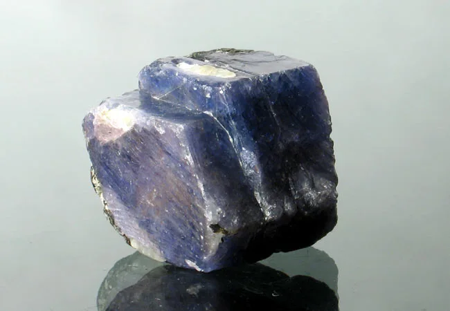 A sapphire disk etched in platinum could preserve information for future generations to decipher 10 million years from now (Photo: Kluka)