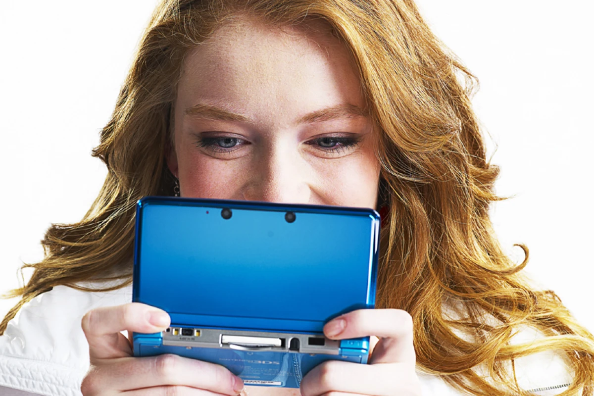 The NIntendo 3DS will hit Japan in February and Europe and the U.S. in March