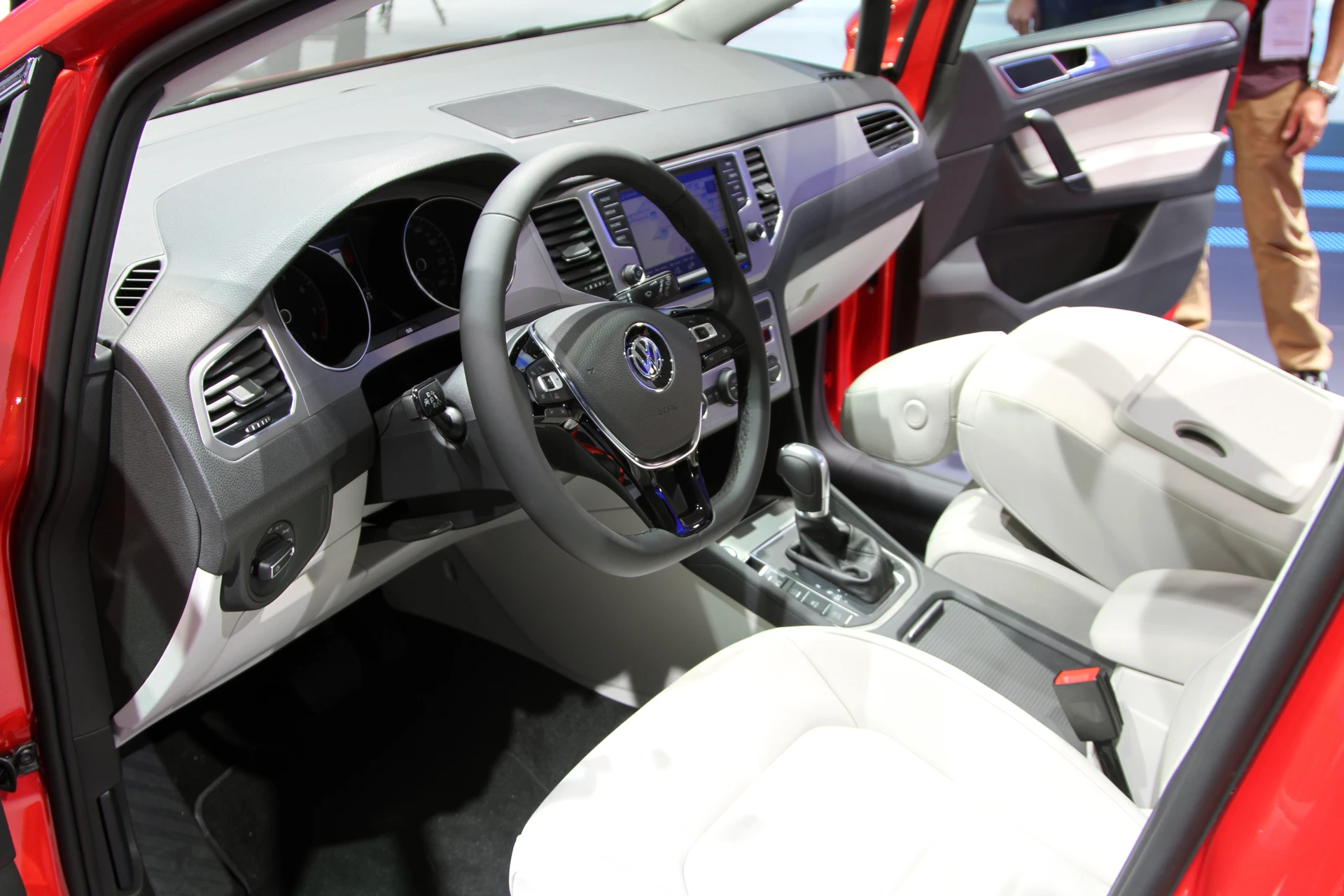 Behind the wheel of the Golf Sportsvan concept (Photo: Gizmag)