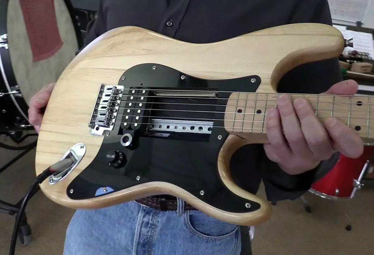 When not sliding along the rail, the pickup block will stay put at a desired position until moved again