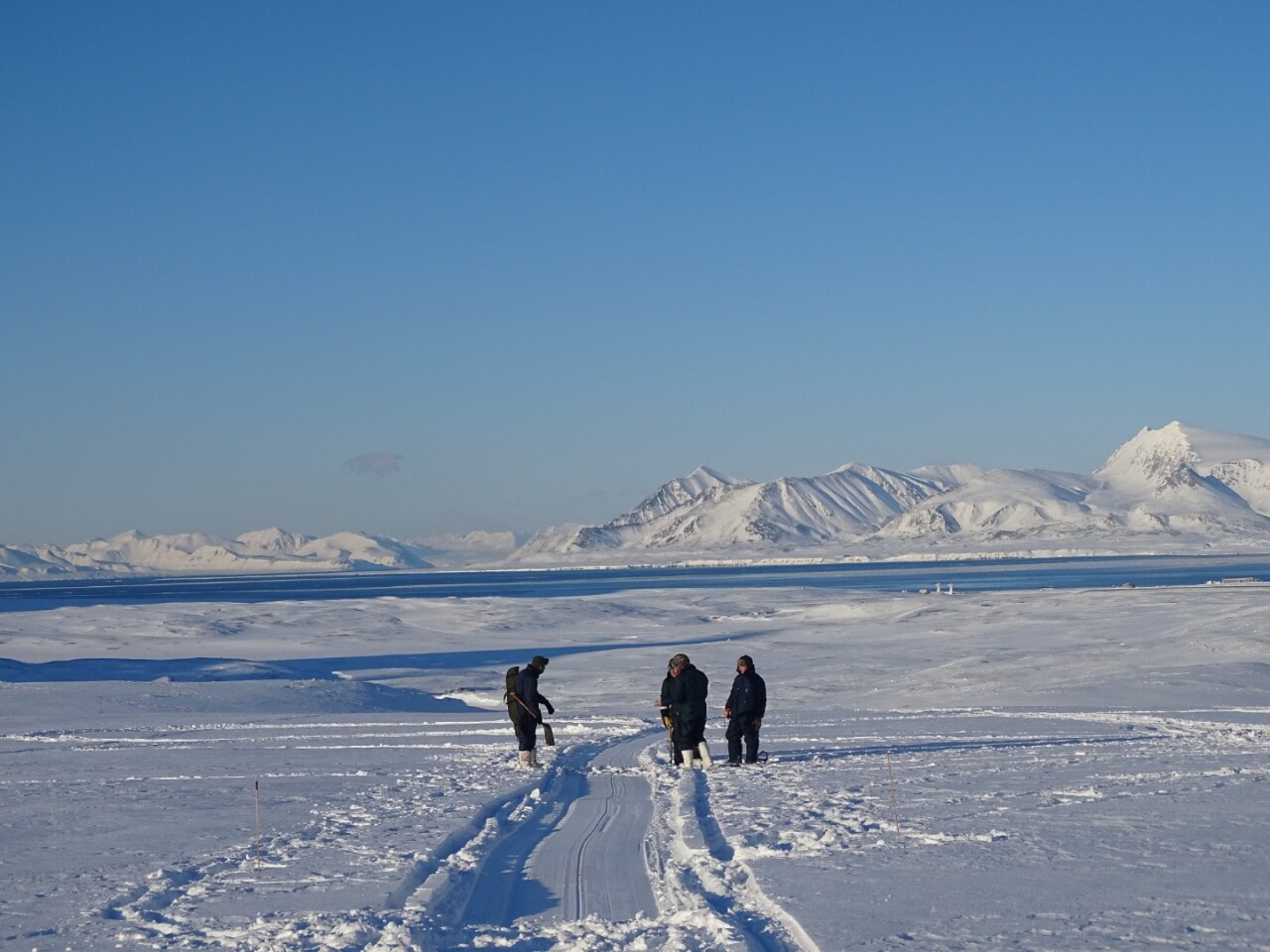 University of Manchester scientists and BAS engineer test the "metal detector" technology adjacent to Ny-Ålesund Station in Svalbard