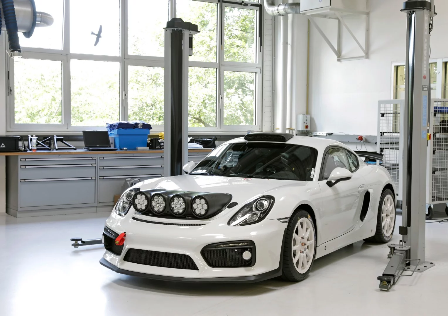 A light rack like that on a Cayman GT4: super cool