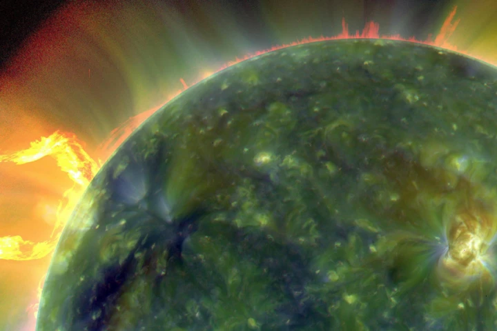 A full-disk multiwavelength extreme ultraviolet image of the sun taken by SDO with false colors tracing different gas temperatures - reds are relatively cool, while blues and greens are hotter (Image: NASA/Goddard/SDO AIA Team)