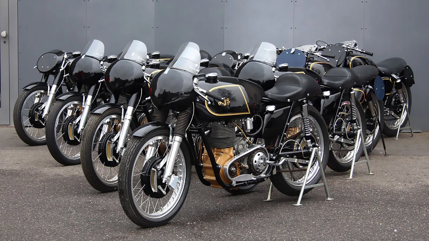 Bernard Guérin's Collection of 10 AJS racing motorcycles on the Movendi web site.
