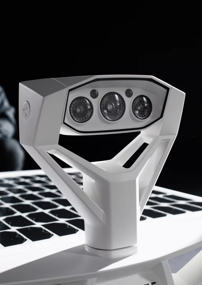 On the Moon, the rover orientates itself using just four cameras