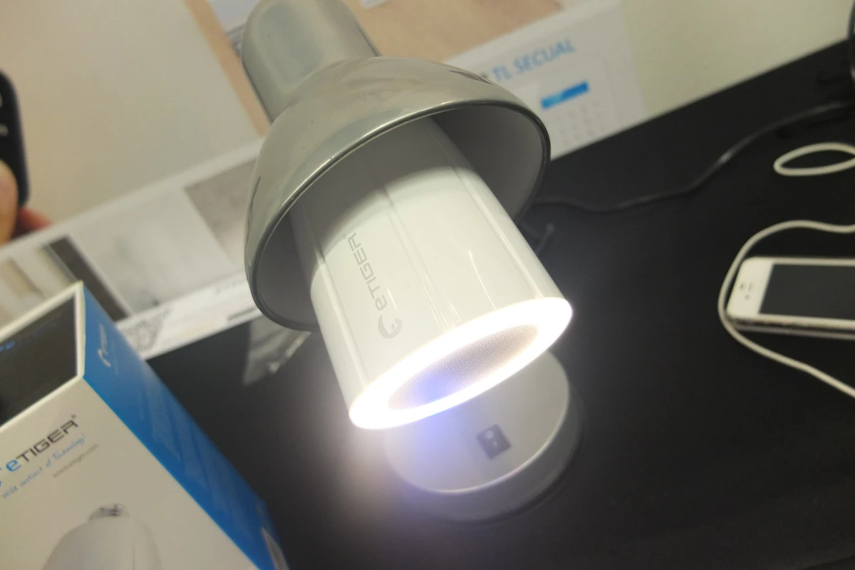 Cosmic Led is a speaker and light bulb combined (Photo: Gizmag)