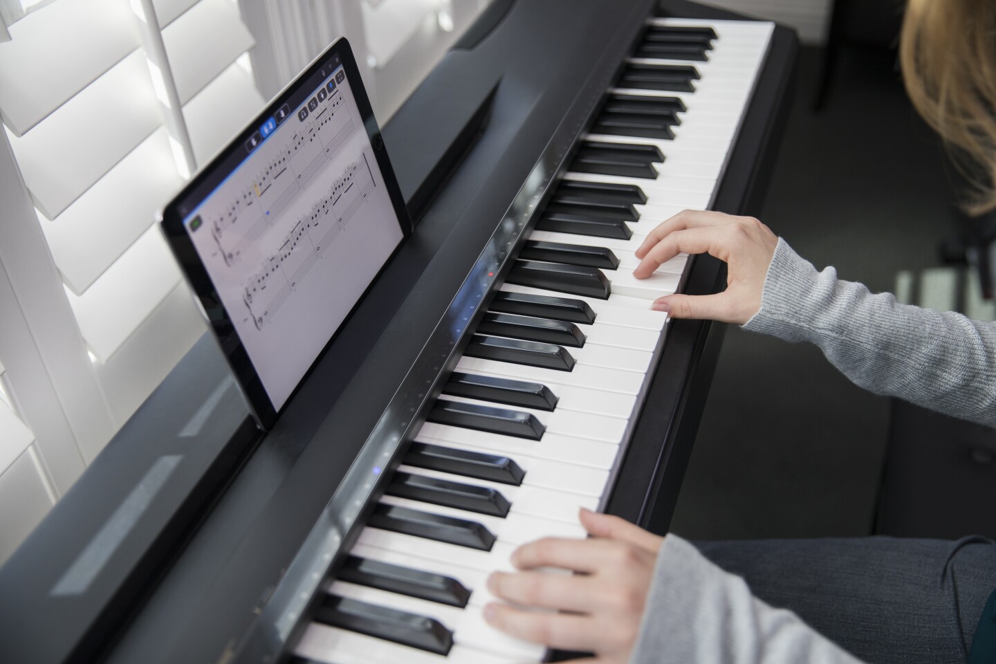 The One iOS/Android app over micro-USB and includes sheet music, video lessons and games
