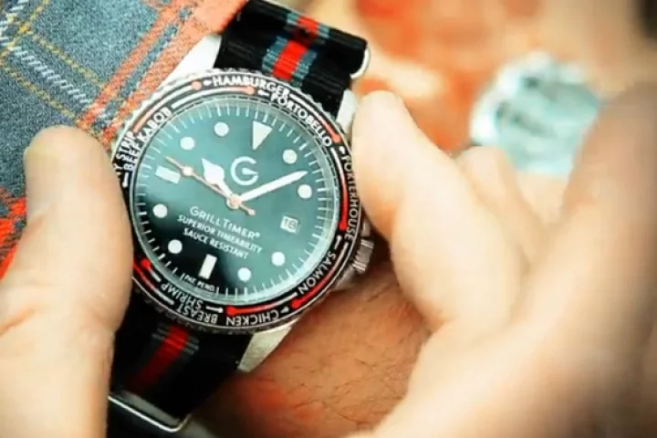 Instead of letting you know how much longer you can stay underwater before running out of air, the GrillTimer shows you how long to cook stuff on the barbecue (Photo: Little Griddle)