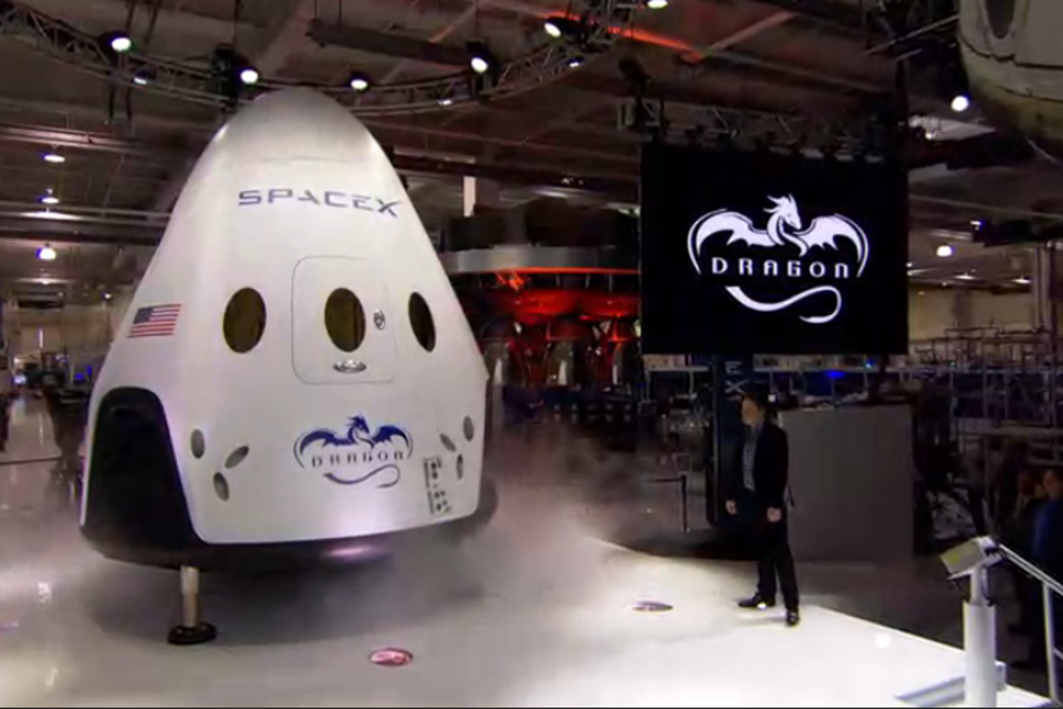 Elon Musk unveils Dragon V2 manned spacecraft