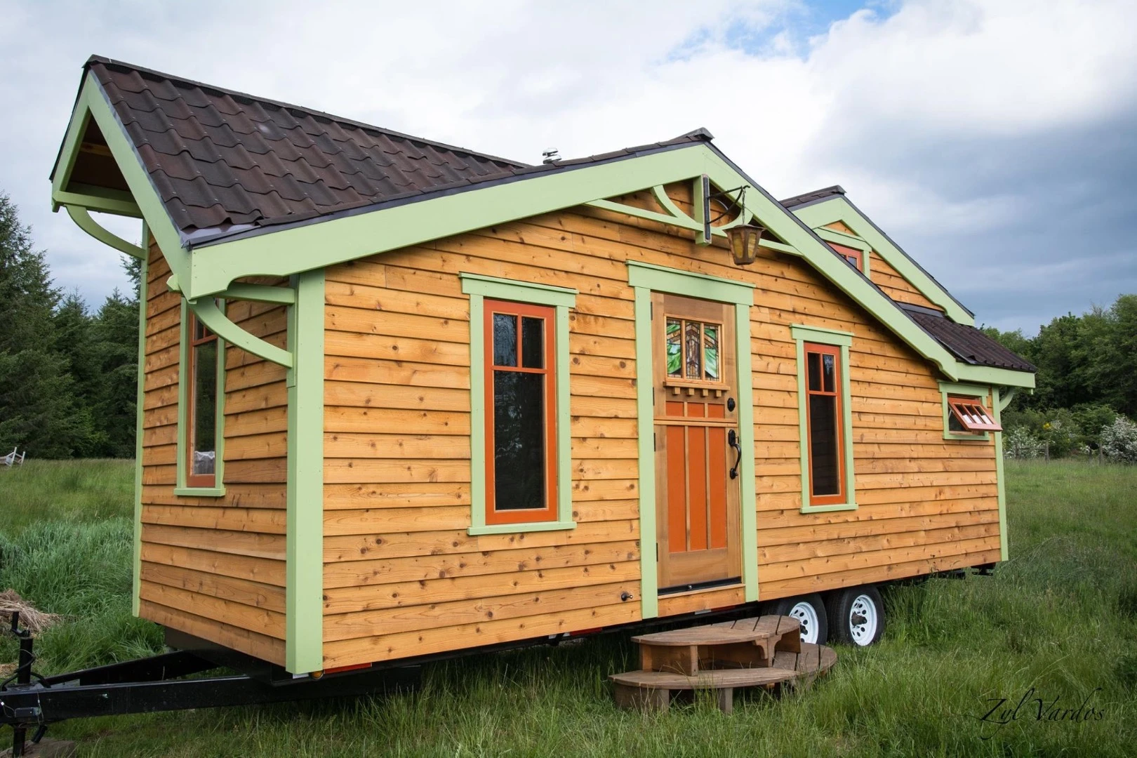 The Fuchsia measures just 24 ft (7.3 m) long, so is on the smaller side for an American tiny house