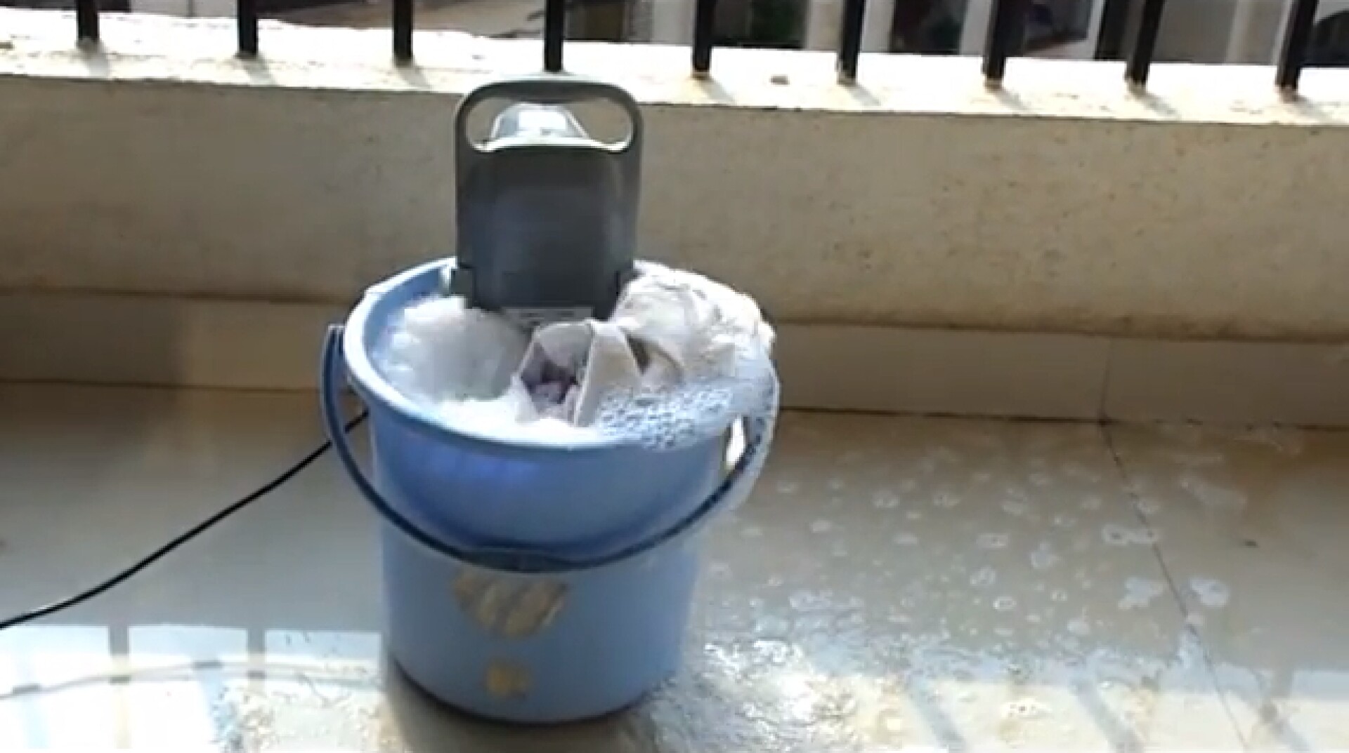 Venus turns a bucket into a washing machine