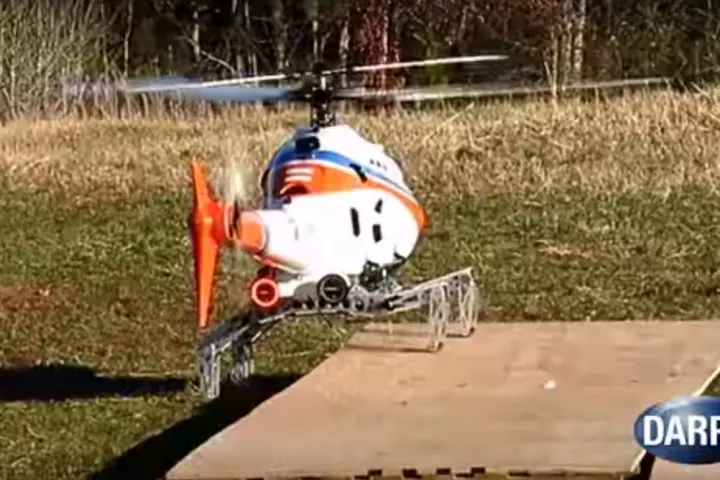 The robotic landing gear negotiating an obstacle landing while keeping the craft level