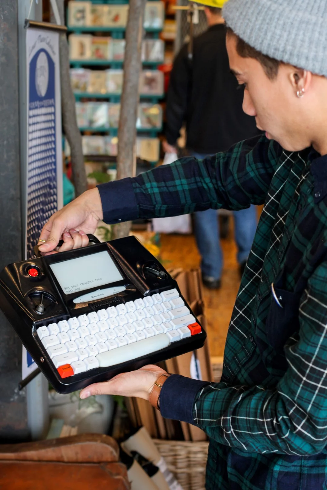 Hemingwrite combines a mechanical keyboard with Cherry MX switches and a 6-inch e-paper display