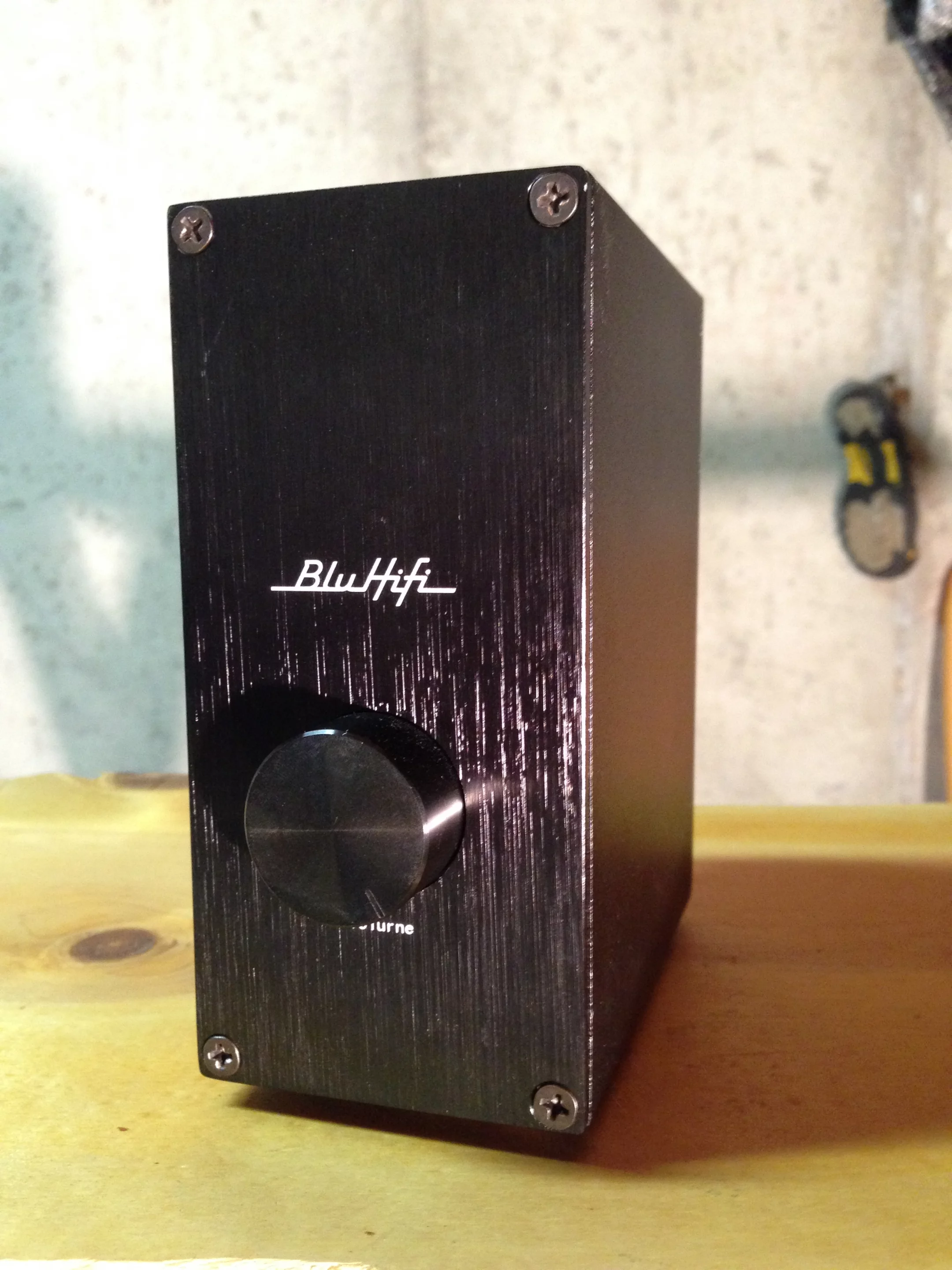 The BluAmp 20 features a 20-watt RMS per channel Class-T amplifier and Bluetooth 4.0 wireless technology with support for aptX high definition playback