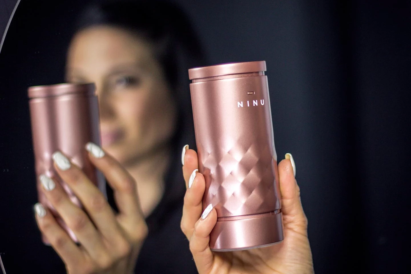 The Ninu bottle is available in two color choices