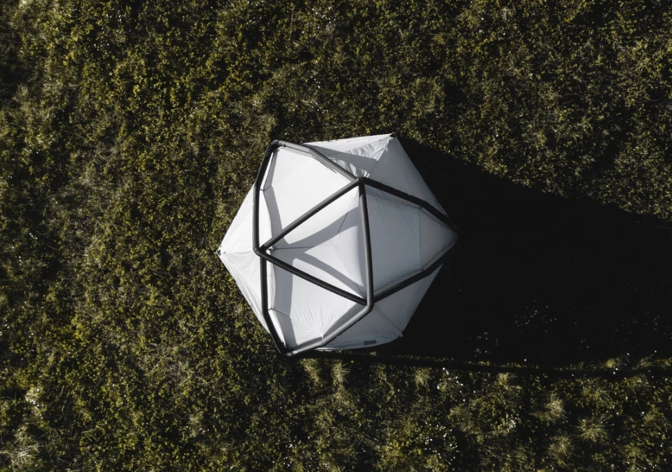 The Kirra gets a triangular IDG geometry designed to provide sturdy performance in wind and weather while cutting weight over the more complex structure of the Cave