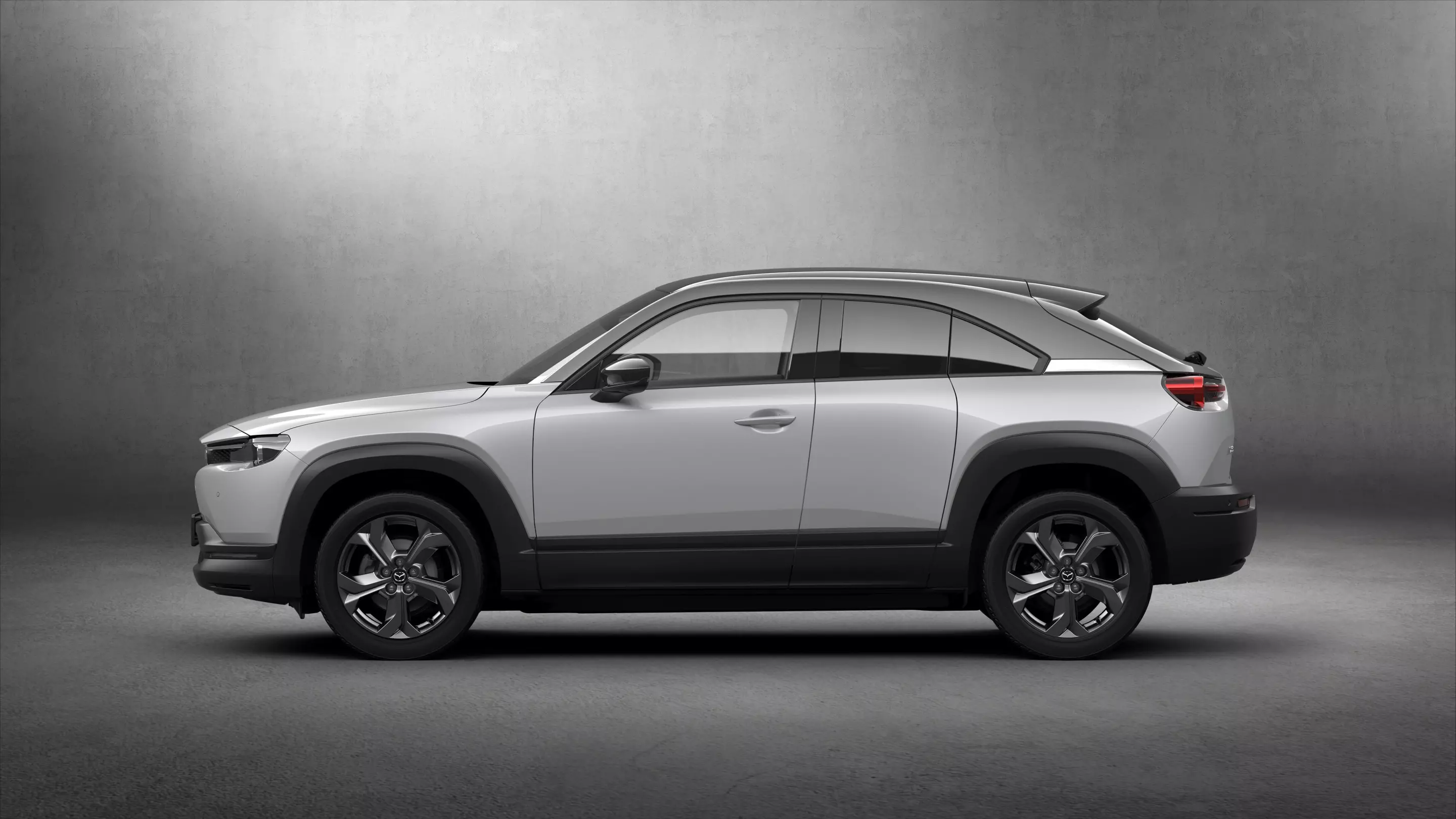 Styled in a way very similar to most Mazda hatchbacks and crossovers, the MX-30 EV features the simplicity of Mazda’s signature Kodo design language