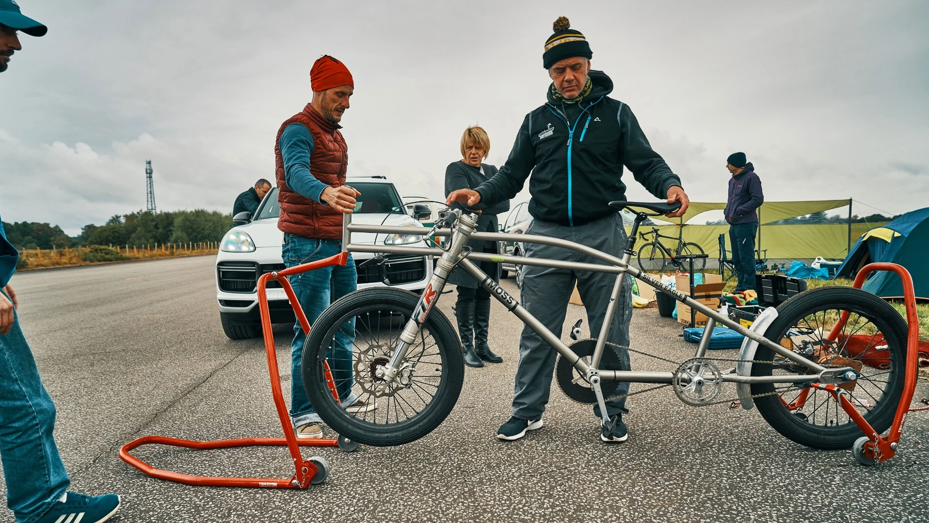 Motorcycle tires, forks and brakes, with carbon fiber and 3D-printed parts.