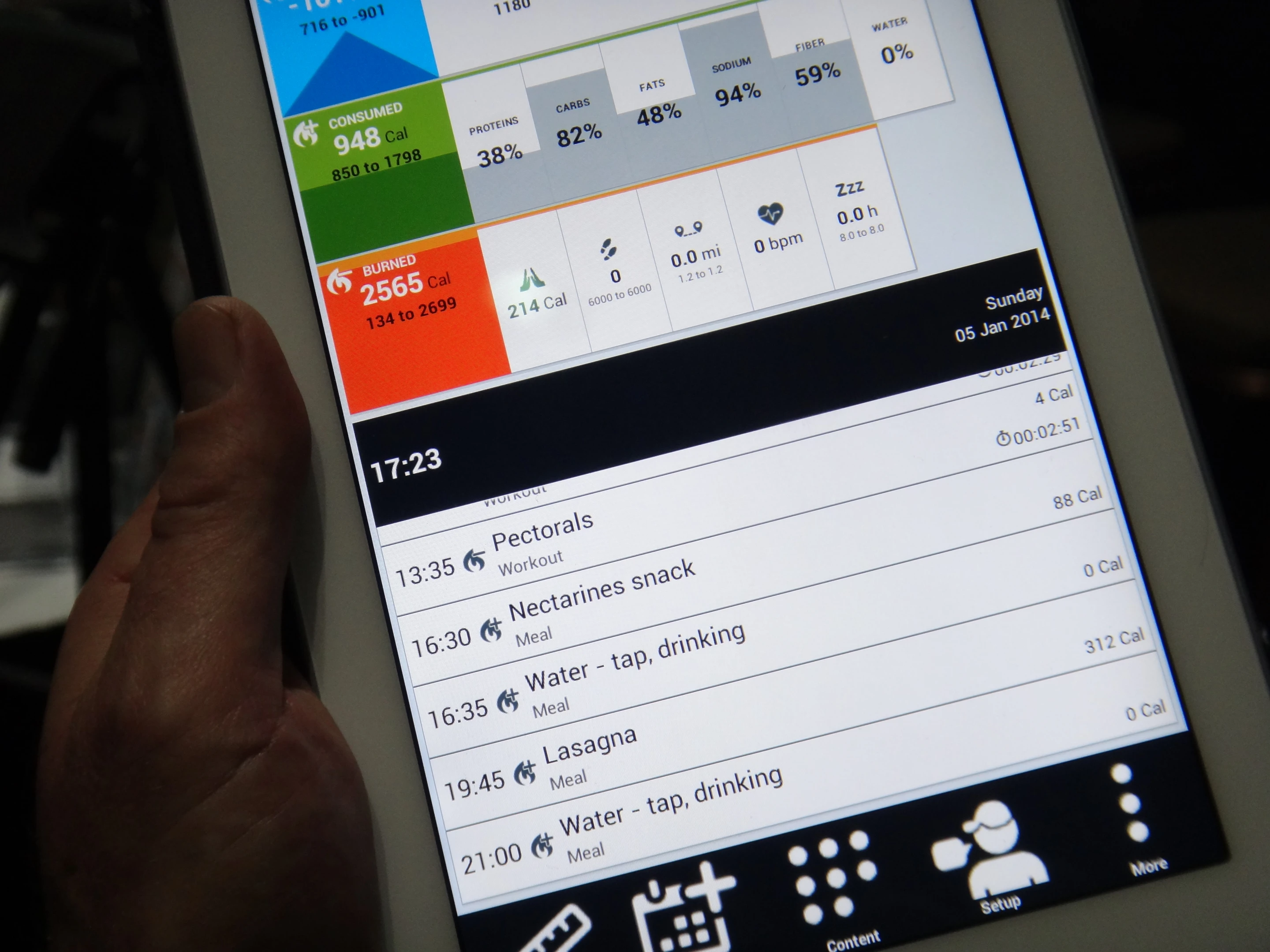 Users can log their sleep duration, meal patterns, and other stats