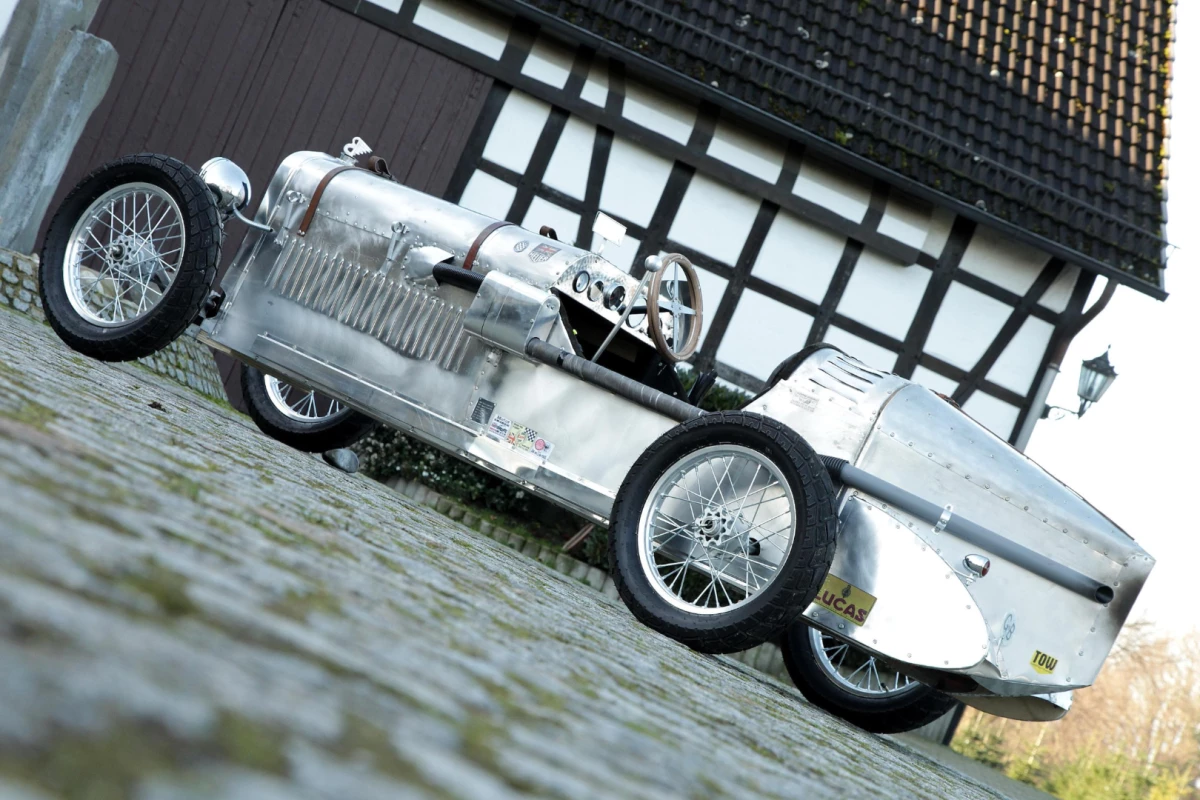 This hand-made 1920s Bentley 4½-Liter Replica Children's Car is to be auctioned at Bonhams' Les Grandes Marques du Monde au Grand Palais auction sale on February 8, 2018 and is estimated to sell for between €5,000 and €7,000