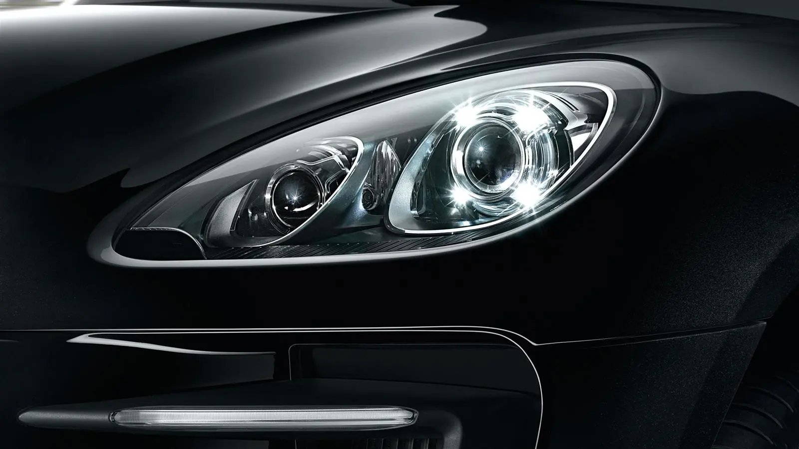 Headlamp detail