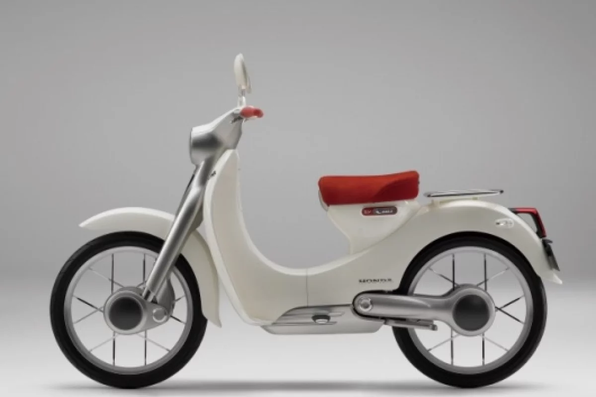 The side view of the EV-Cub electric motorcycle