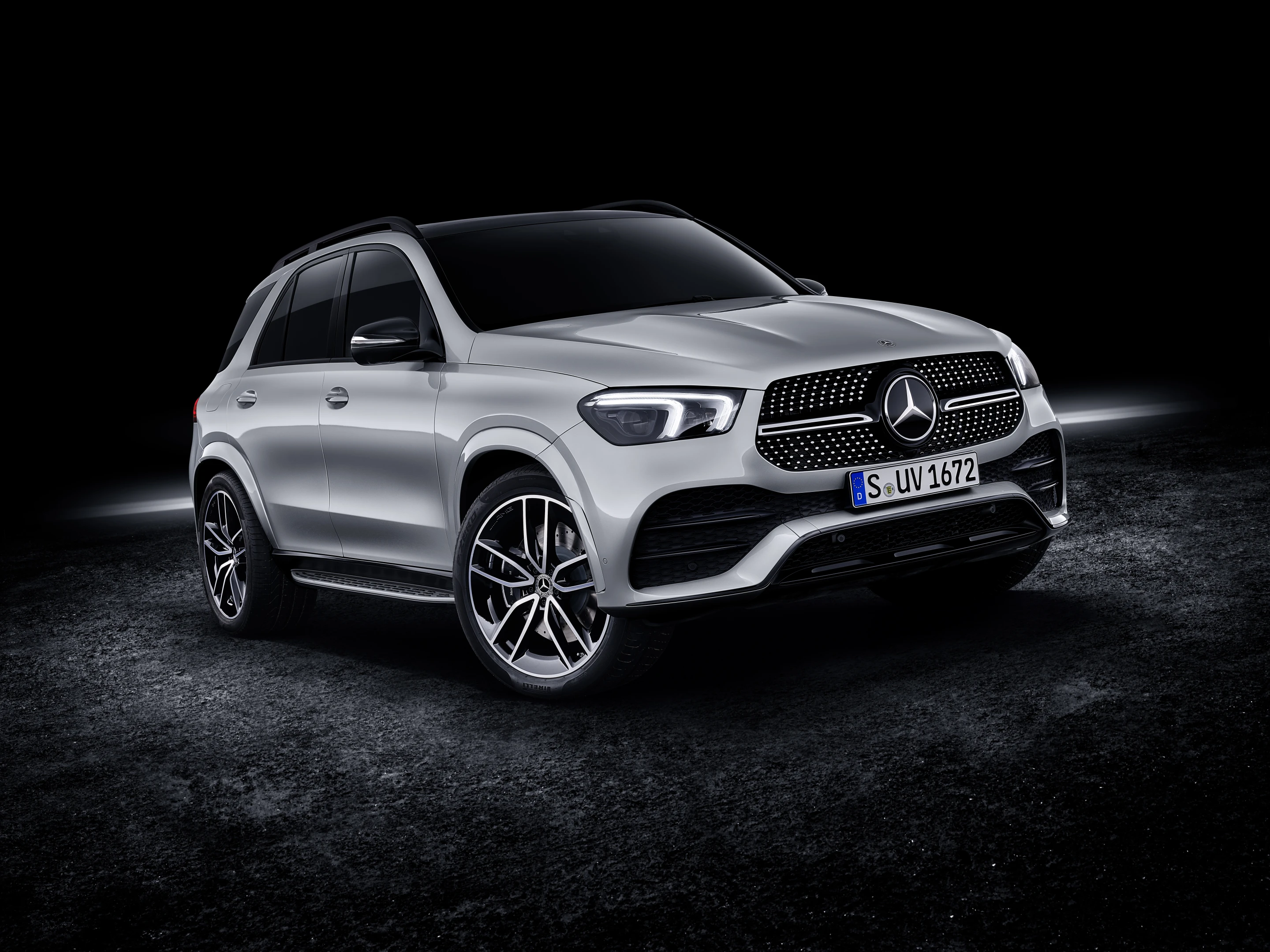 2019 Mercedes-Benz GLE: optioned up with that fancy diamond grille