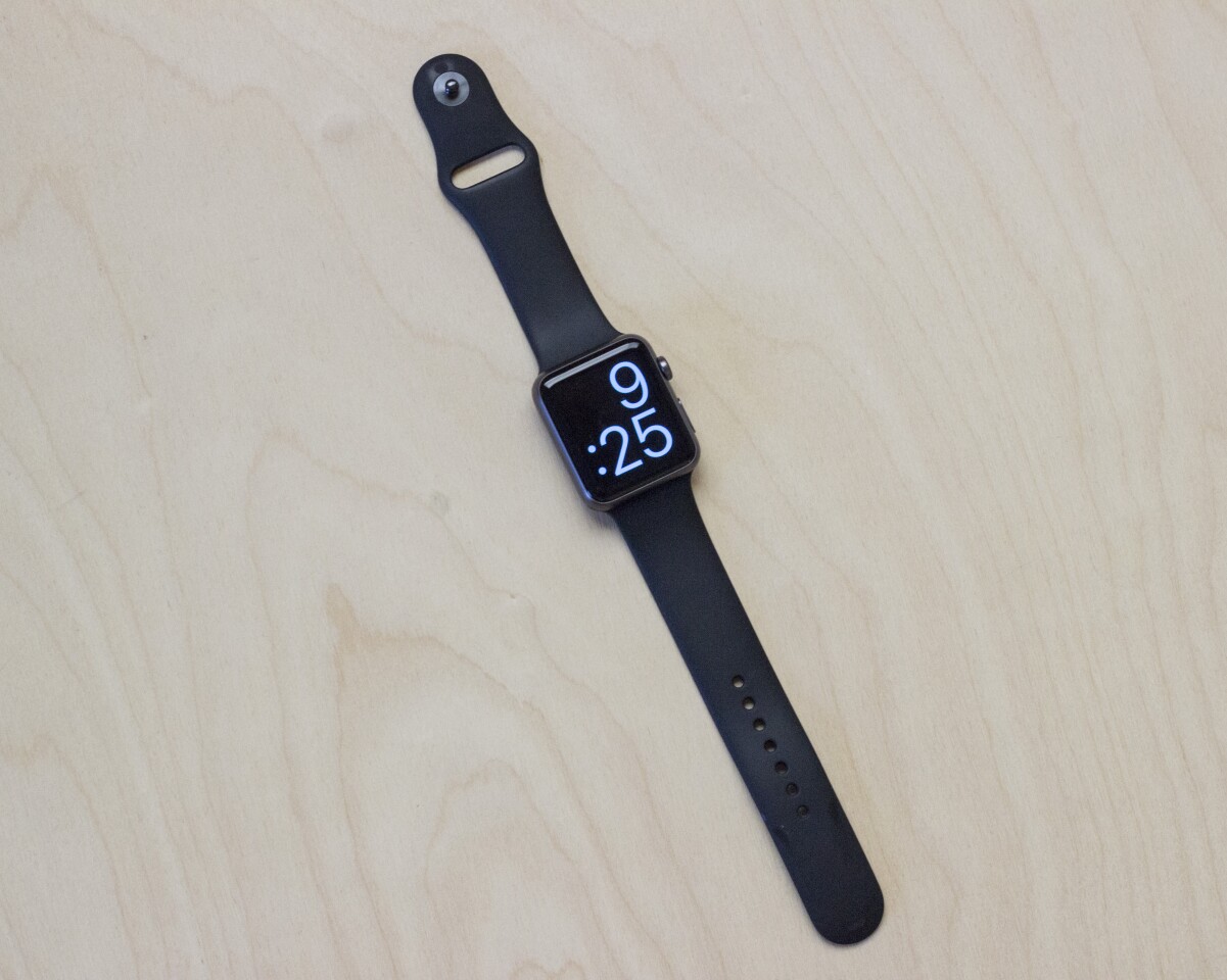 An outstretched Apple Watch (Photo: Will Shanklin/Gizmag.com)