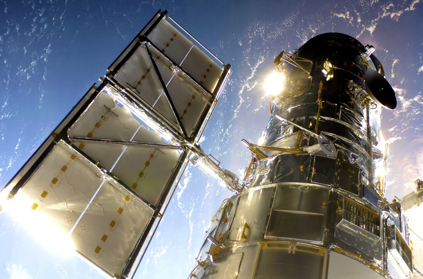 A shot of Hubble in orbit taken in the course of Servicing Mission 4 (Photo: NASA)