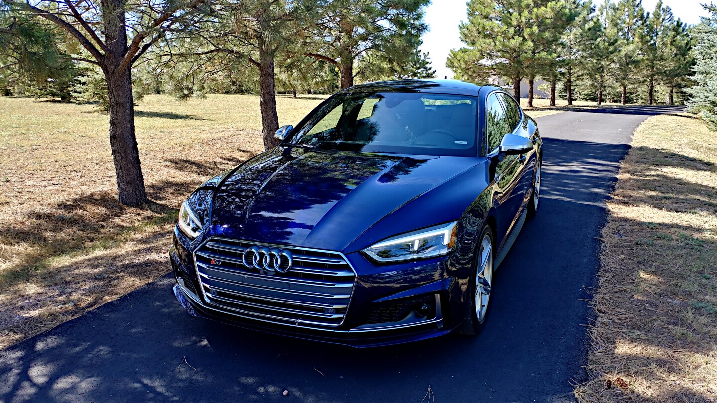 The S5 Sportback uses a 3.0-liter V6 that outputs 349 horsepower (260 kW) and 369 pound-feet (500 Nm) of torque