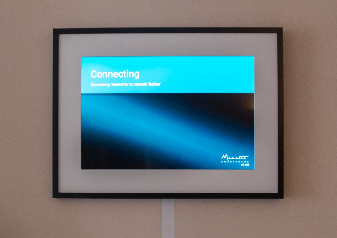 The Memento Smart Frame features Wi-Fi connectivity