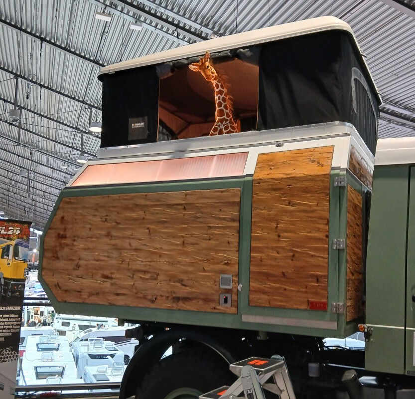 Tiny woody camper pod finds home on absolutely feral classic 4x4