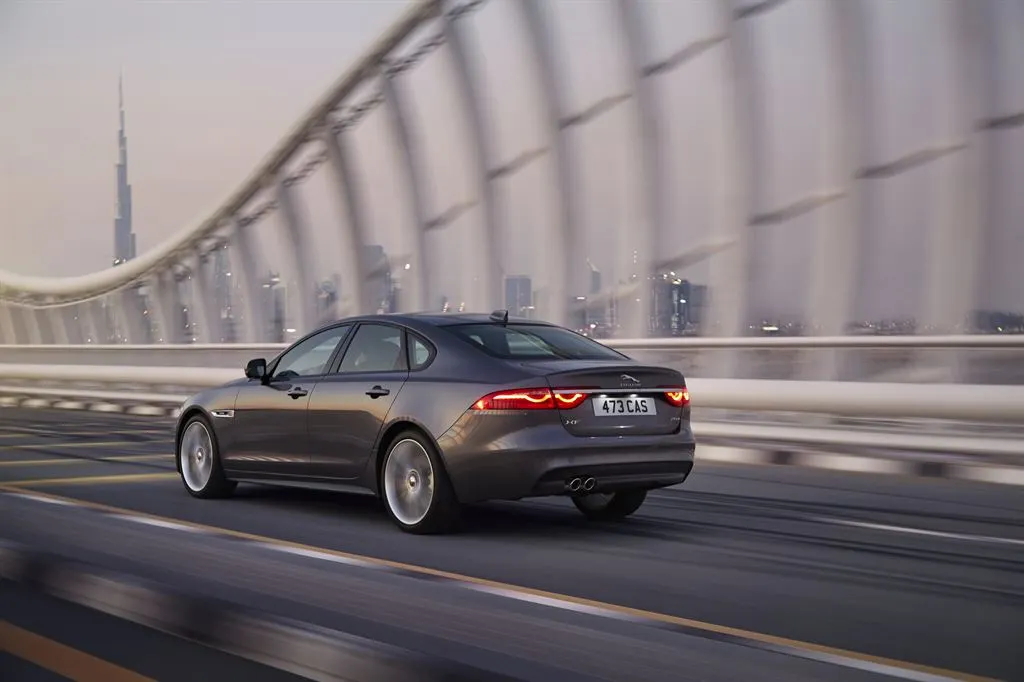 The 2016 Jaguar XF can connect to a smartphone