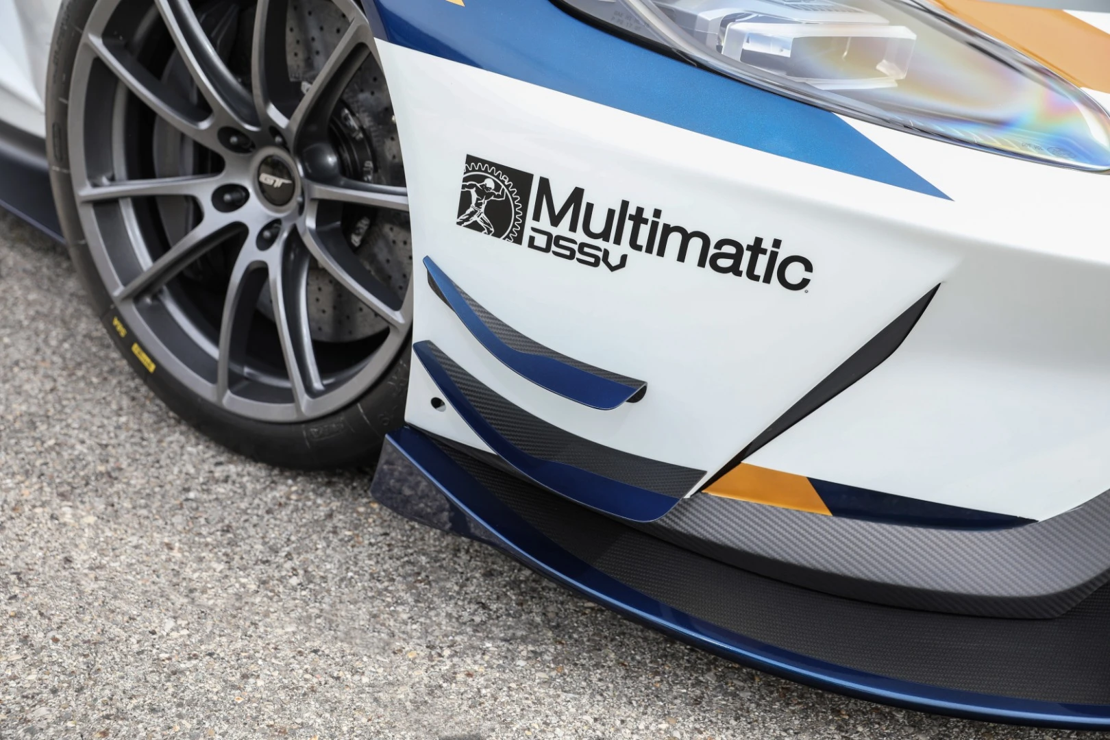 Ford has fitted the GT Mk II with 19-inch forged aluminum wheels and Michelin Pilot Sport GT tires