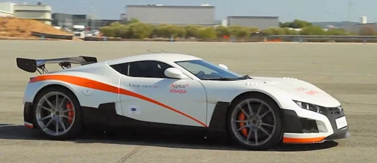 With four electric motors, the Volar-e has 1,000 hp on tap