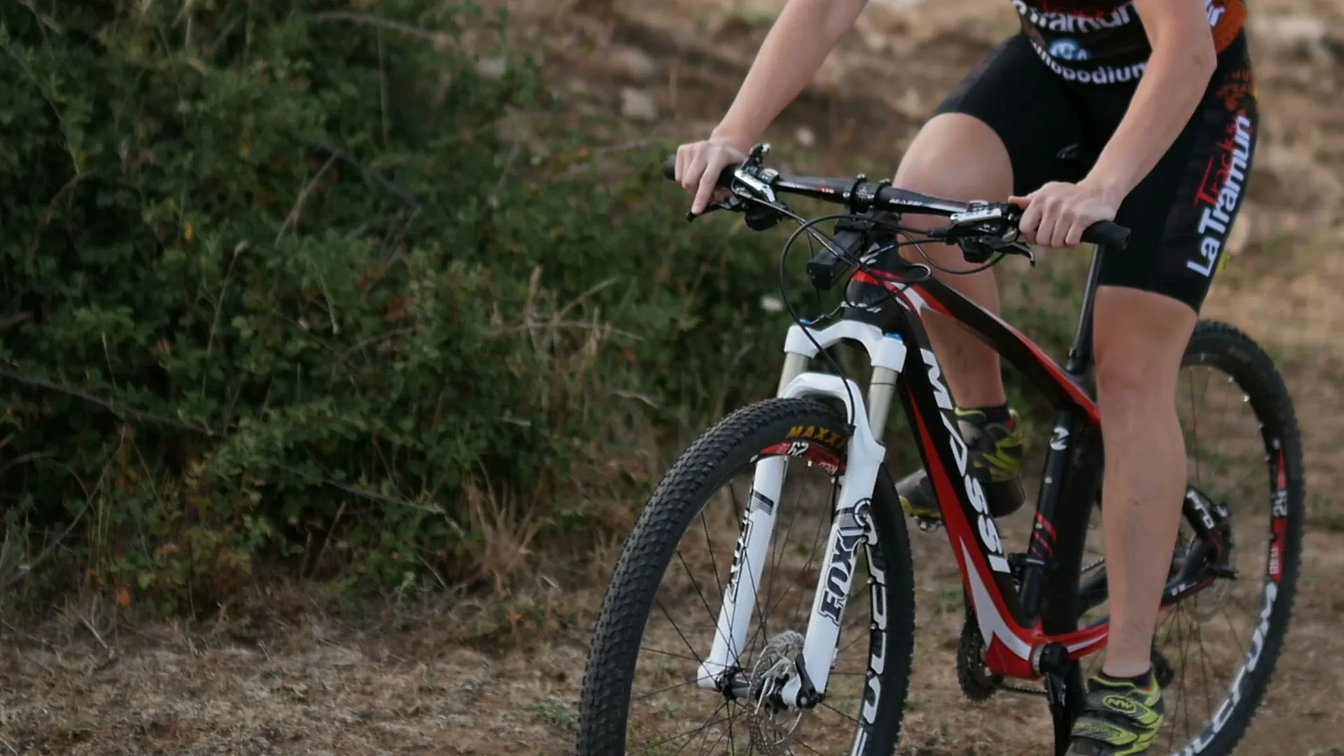 Switching positions on the AIM stem is accomplished simply by pulling a bar-mounted trigger-style remote that temporarily releases the bracket, then pulling the handlebar up or pushing it down
