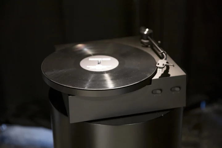 The Obegränsad turntable has been designed in collaboration with electronic music supergroup Swedish House Mafia, and is scheduled for release in the Northern Hemisphere fall