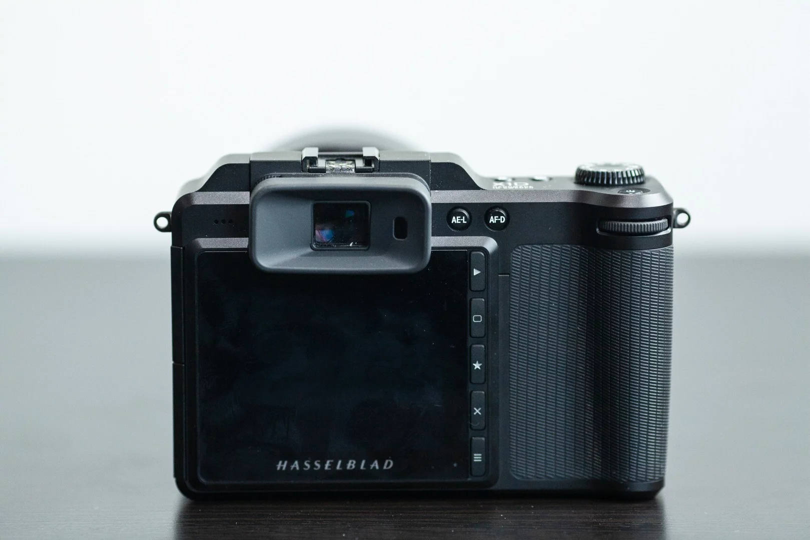 Hasselblad X1D: bare-bones backside