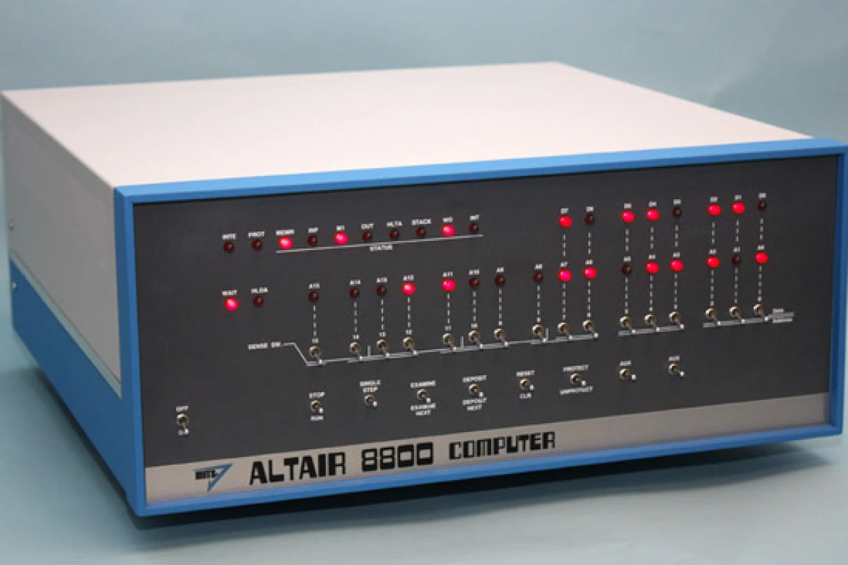 The Altair 8800 Clone reproduces the functions and flaws of the original