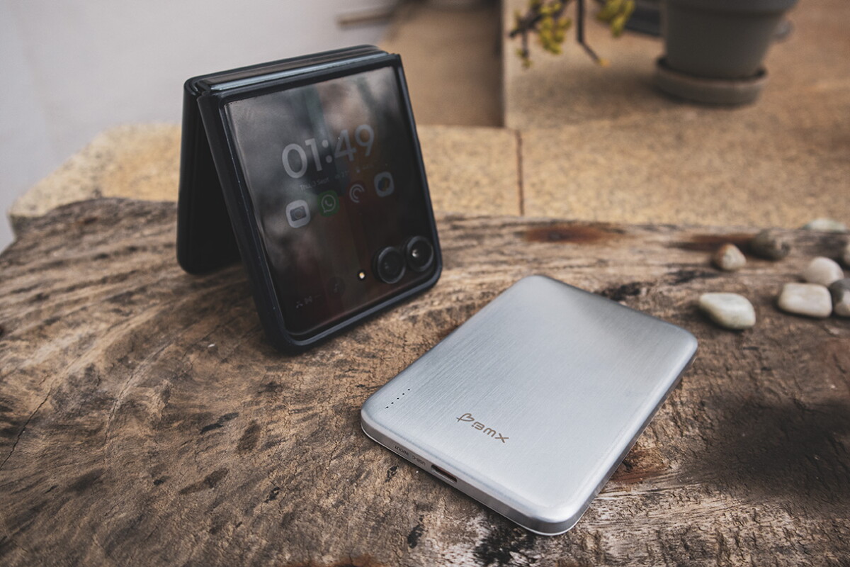 The slimmest semi-solid-state power bank is perfect for small EDC kits