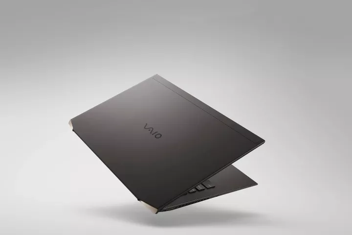 The Vaio Z is reported to be the first laptop wrapped in contoured carbon fiber