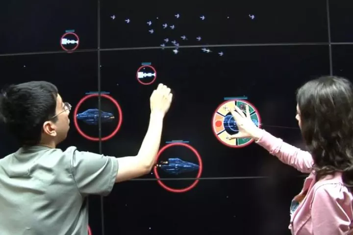 A graduate student has developed an RTS game played on a 20-foot wide LCD multi-touch wall (Image: University of Illinois)