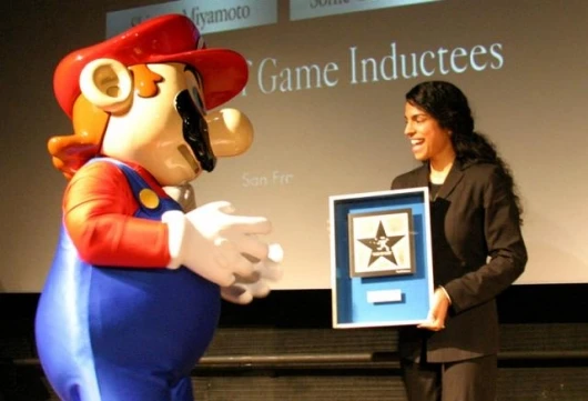 Metreon's Archana Chattha Presents Star to Mario