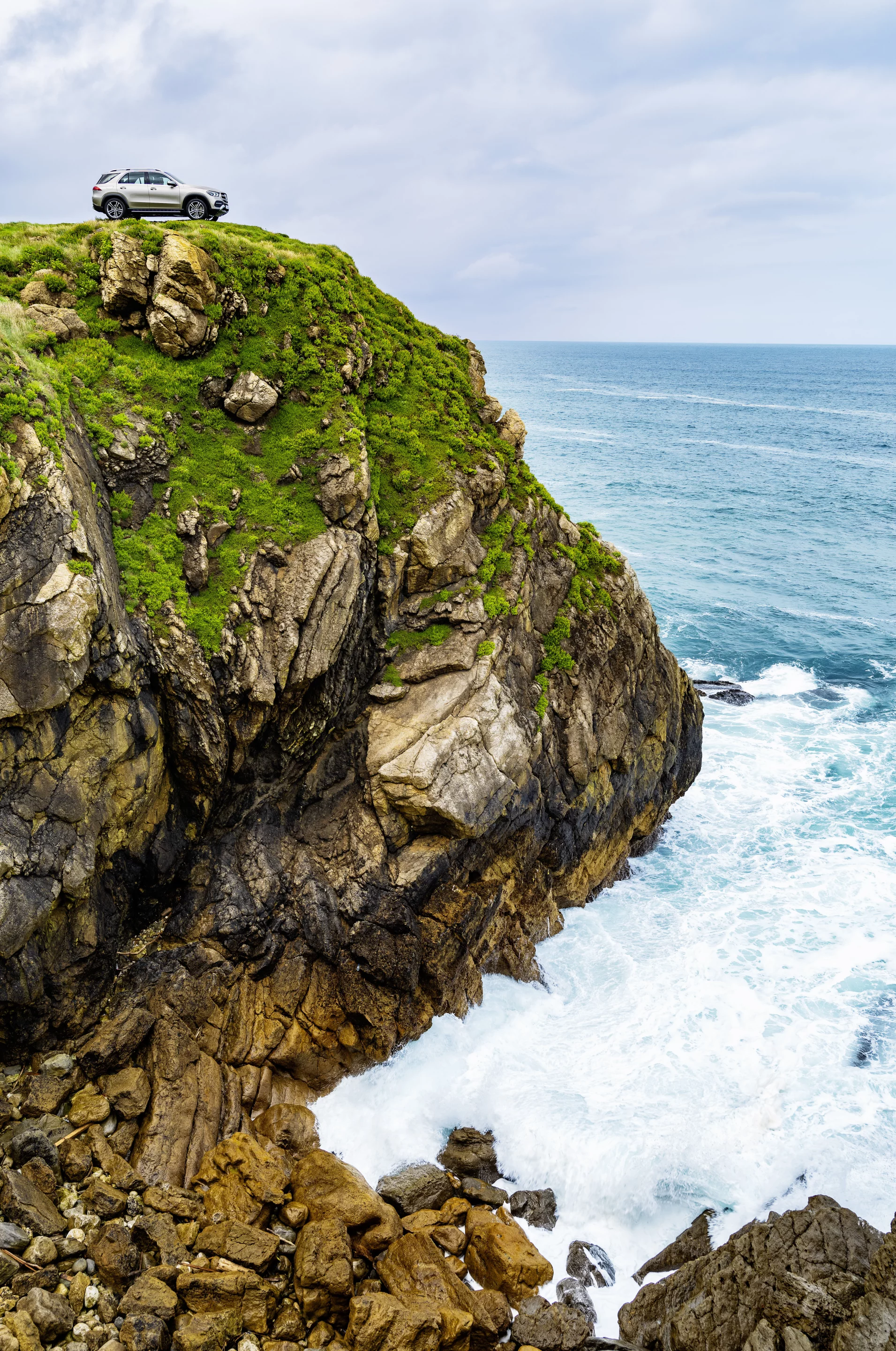 2019 Mercedes-Benz GLE: small car, big cliffs