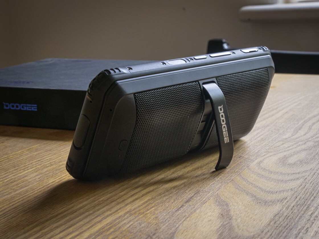 The Hi-Fi speaker module has a handy pop-out stand