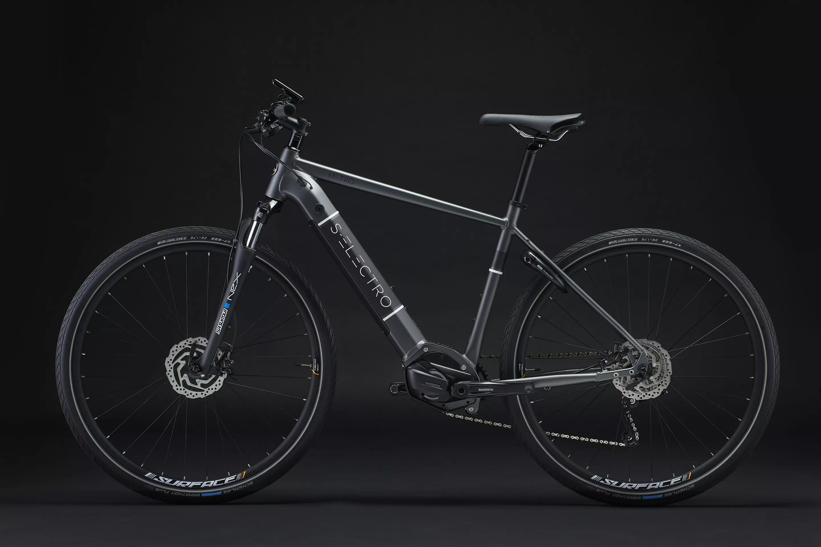 The hydro-formed alloy frame is available in four sizes