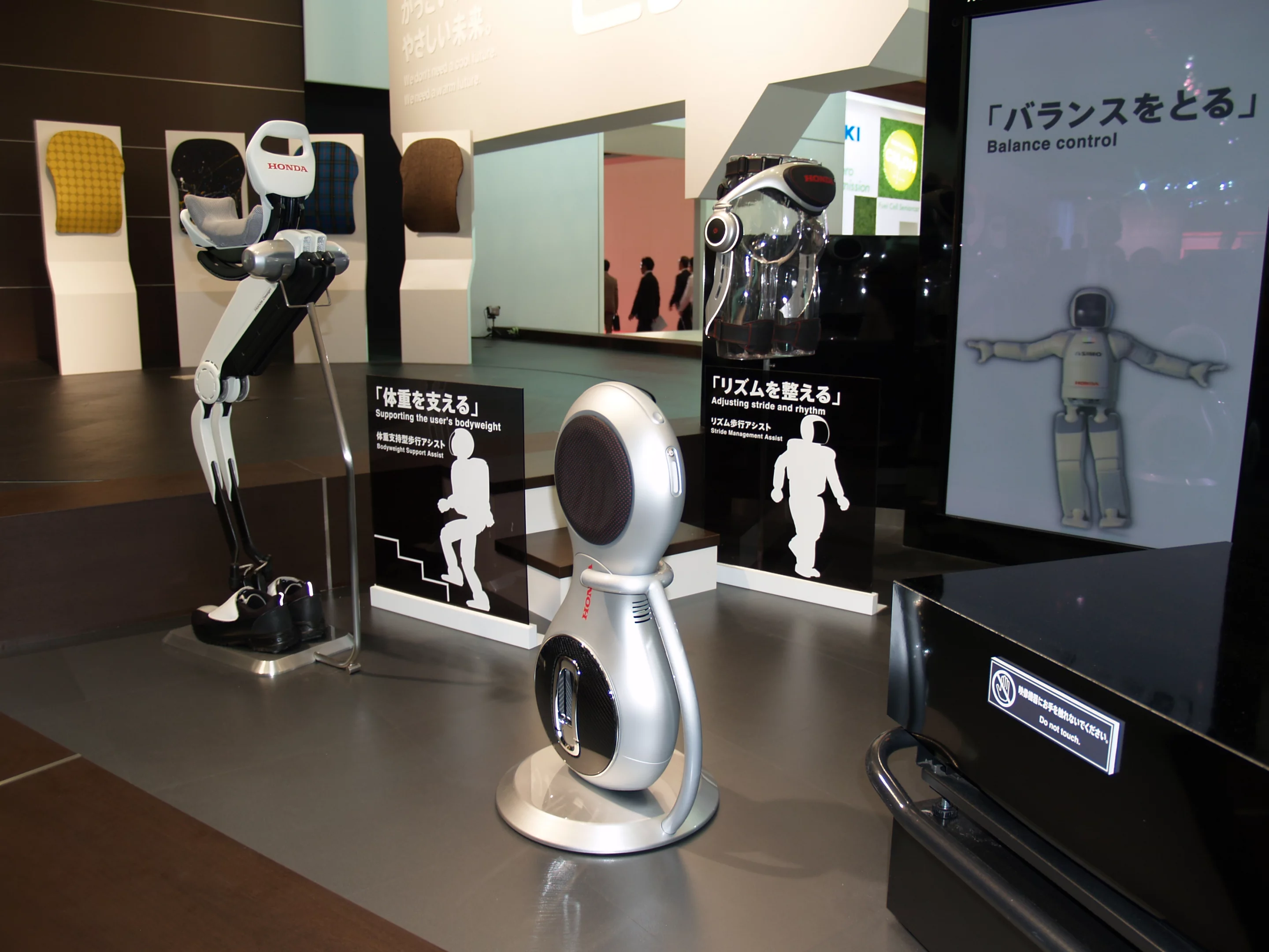 Honda's UNI-CUB on display at the Tokyo Motor Show in 2011. It seemed to be ready for market with a wide range of personalisation and colour options (Photo: Mike Hanlon / Gizmag.com)